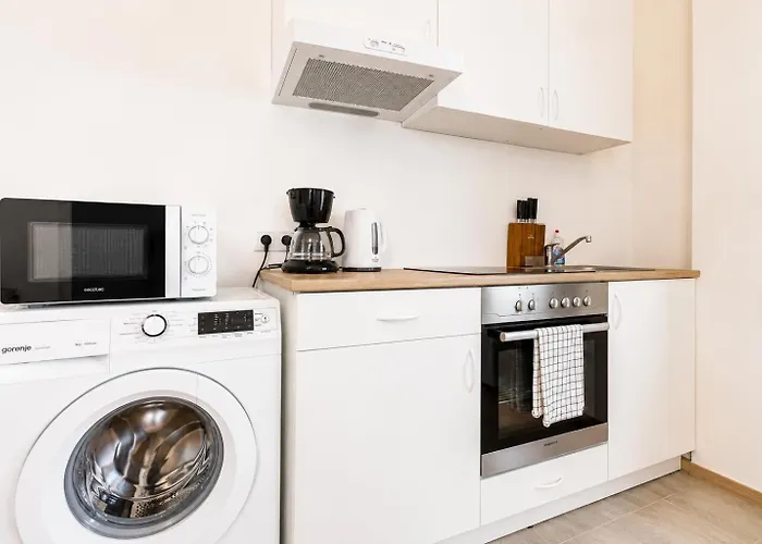 Westbahnhof Kingbed 1br With Ensuite Washer Apartment